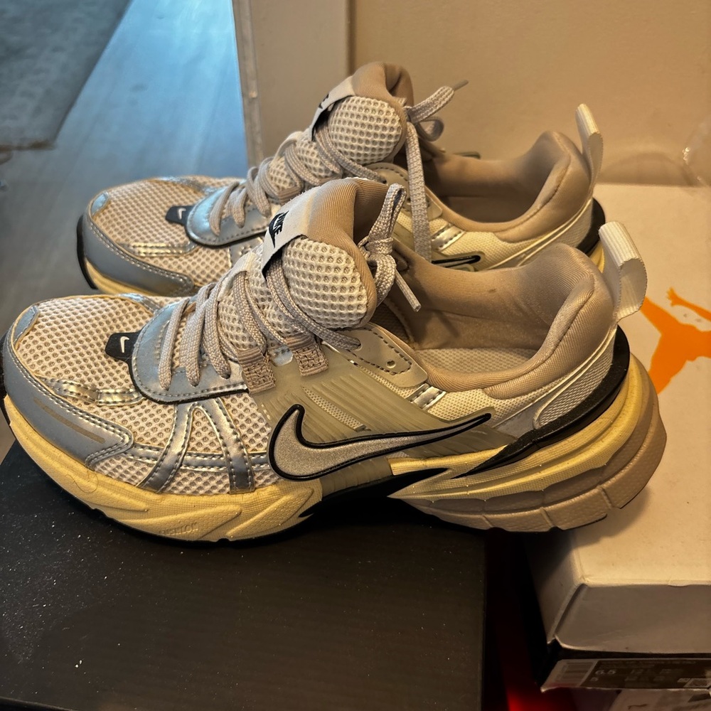 Nike V2k